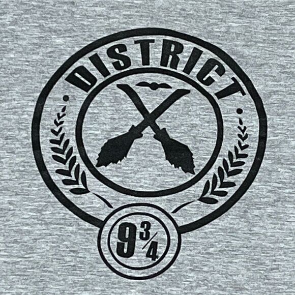 District 9 3/4 T-Shirt Womens Size Medium - Picture 2 of 11